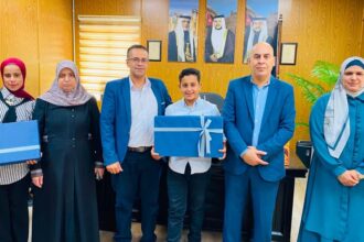 تربية الطفيلة تكرم طالبين لتفوقهما على منصة “درسل”