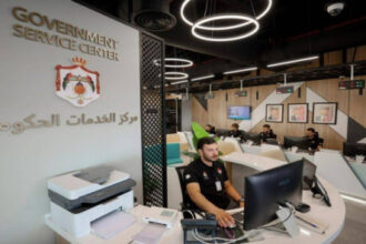 سميرات يفتتح مركز البلقاء للخدمات الحكومية في السلط