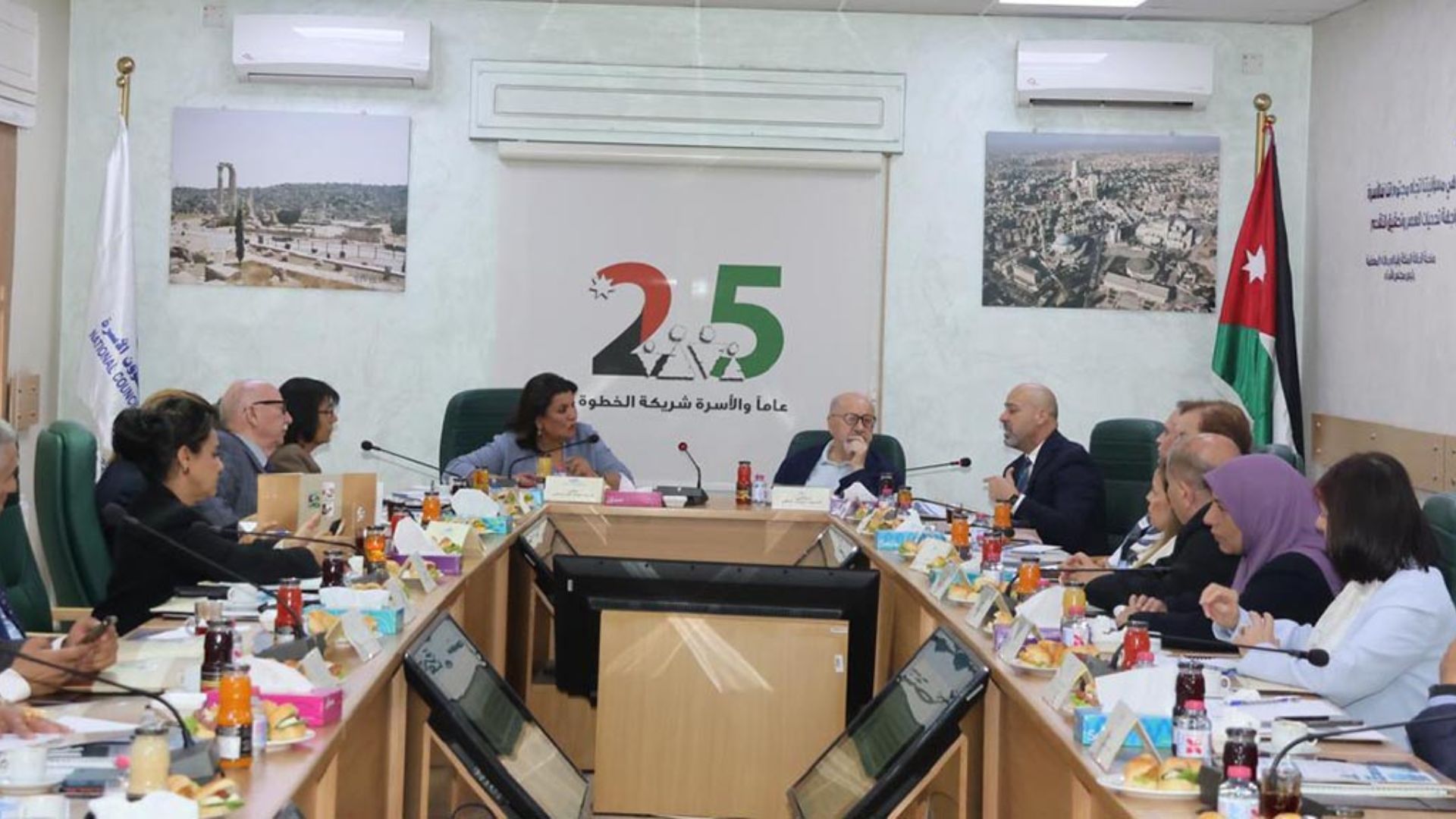 صورة حول : لجنة المرأة في الأعيان تطلع على خطة وطنية لحماية الأسرة حتى 2030 لجنة المرأة في الأعيان تطلع على خطة وطنية لحماية الأسرة حتى 2030