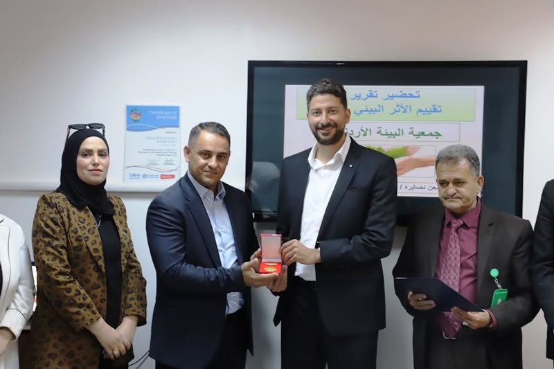 صورة حول : جمعية البيئة الأردنية تحتفل بتخريج دفعة جديدة من دبلوم تقييم الأثر البيئي جمعية البيئة الأردنية تحتفل بتخريج دفعة جديدة من دبلوم تقييم الأثر البيئي