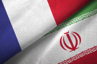 إيران تستدعي السفير الفرنسي احتجاجاً على “تدخلات” دبلوماسيين