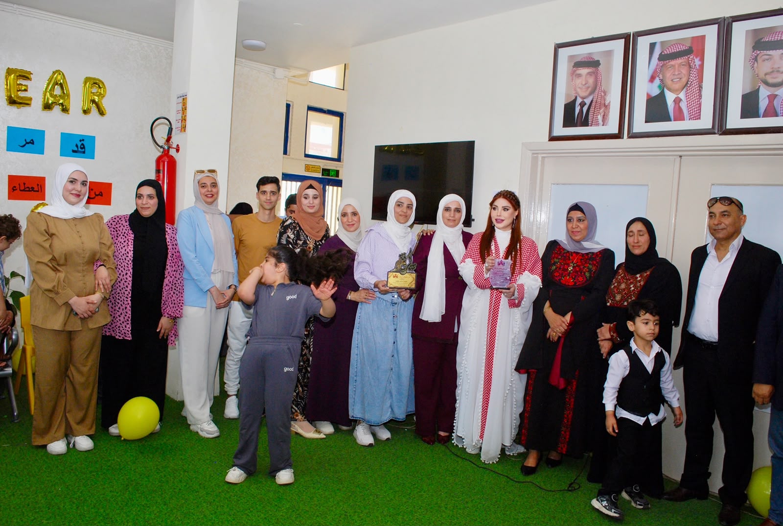 صورة حول : الدكتورة سارة طالب السهيل ترعى مبادرة فرحة بمرور سنة على تأسيس المركز الوطني للتوحد في محافظة الزرقاء. الدكتورة سارة طالب السهيل ترعى مبادرة فرحة بمرور سنة على تأسيس المركز الوطني للتوحد في محافظة الزرقاء.