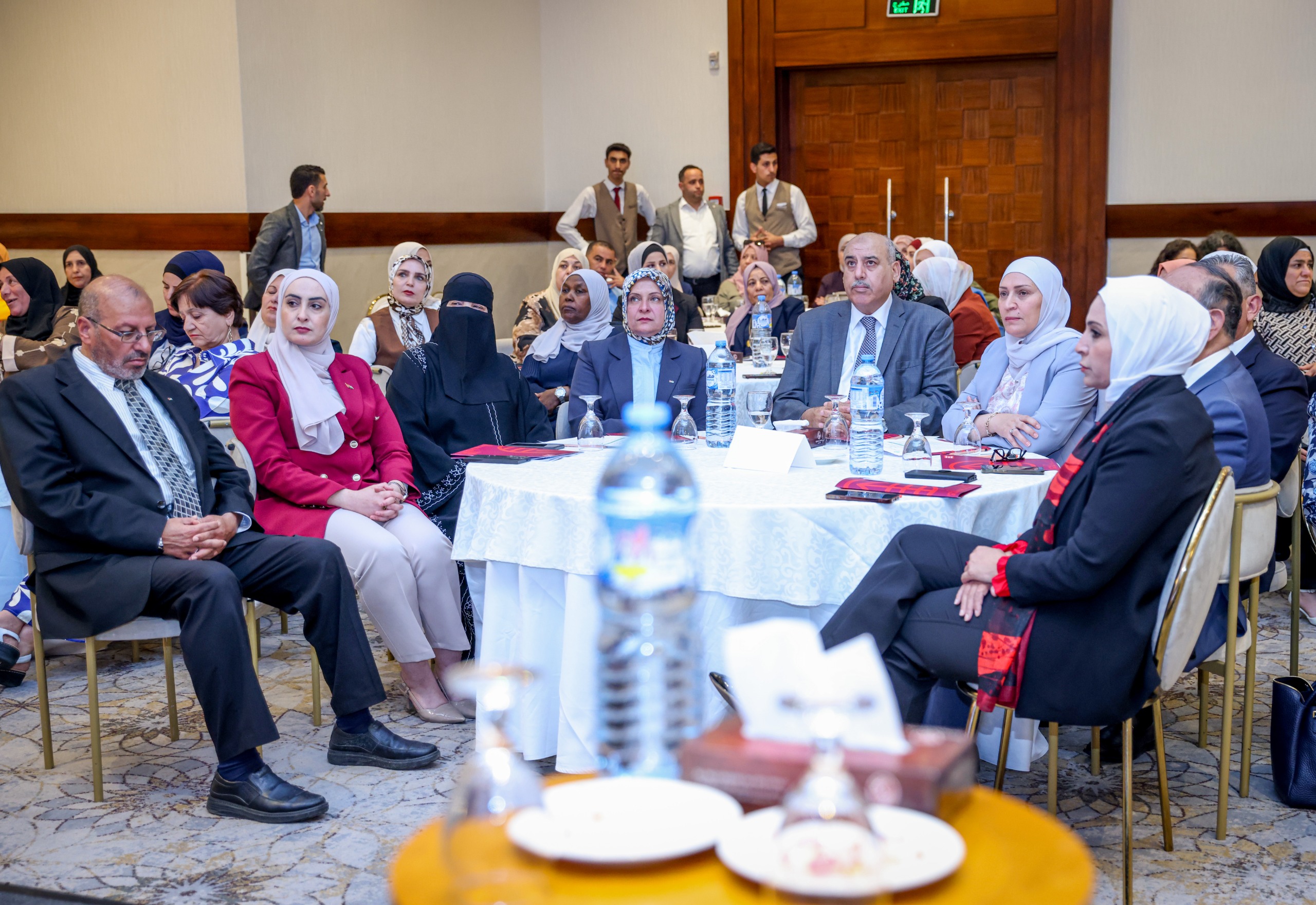 القاضي يرعى أعمال مؤتمر يدعو لتعزيز مشاركة المرأة في الإدارة المحلية