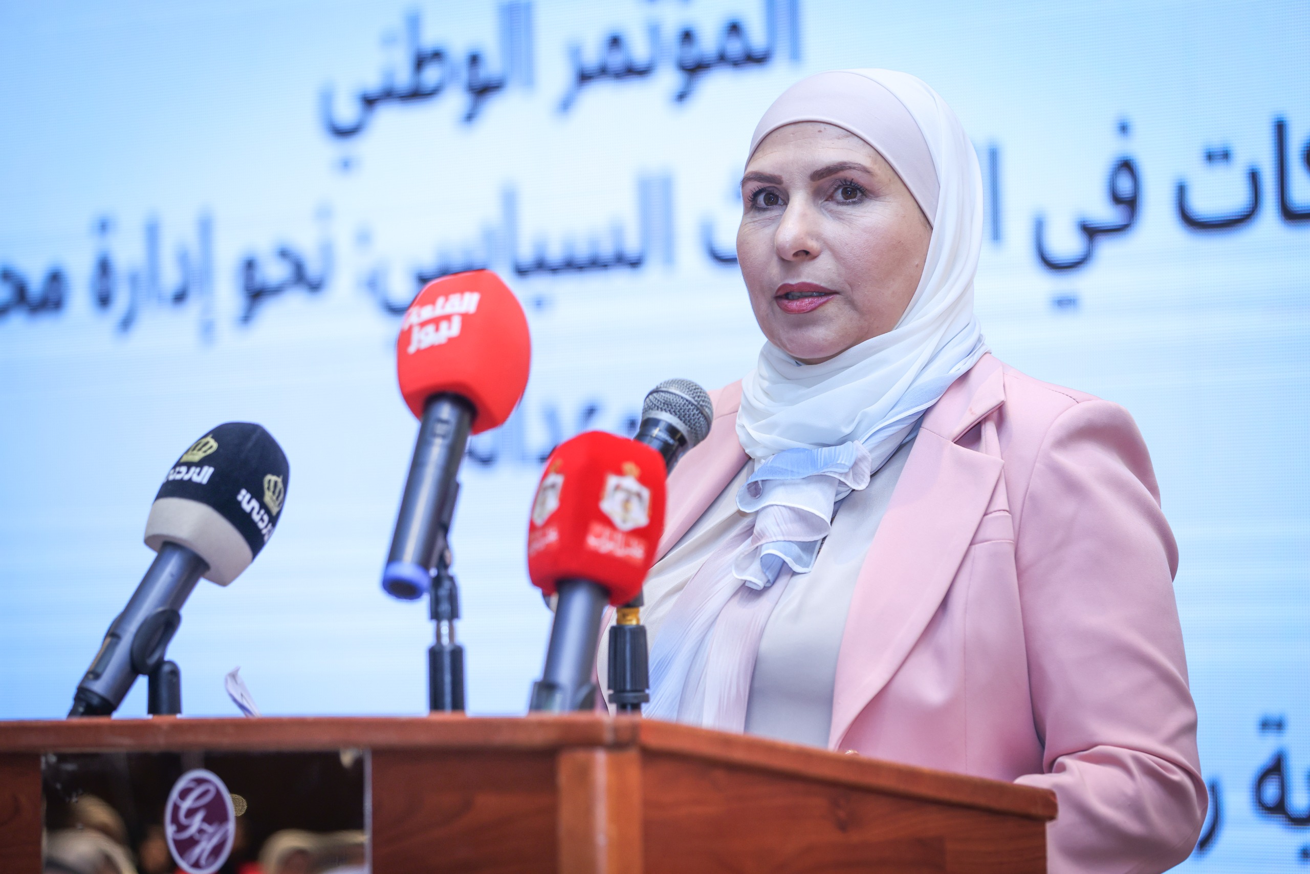 القاضي يرعى أعمال مؤتمر يدعو لتعزيز مشاركة المرأة في الإدارة المحلية
