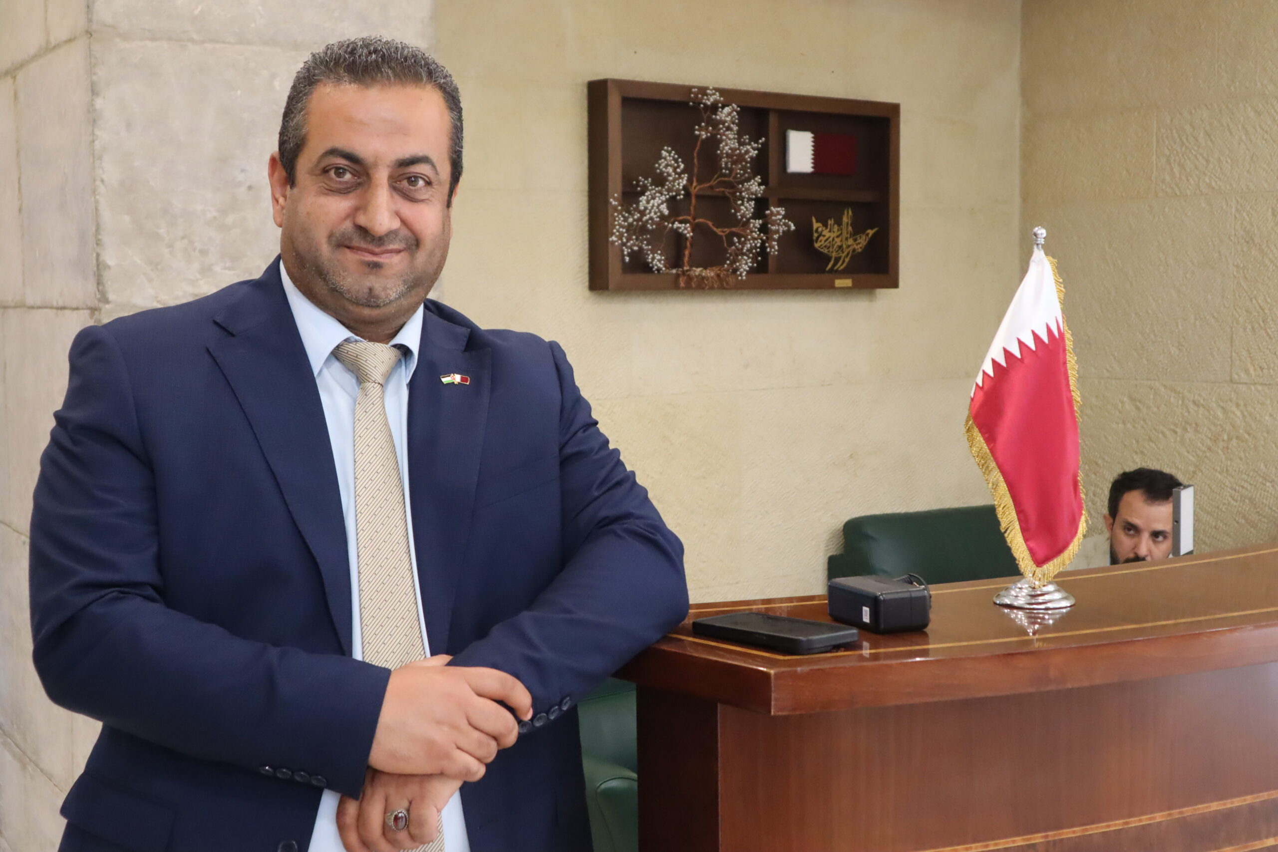 سفارة قطر في الأردن تستقبل المعزين بوفاة الأمير الوالد الشيخ حمد بن خليفة آل ثاني