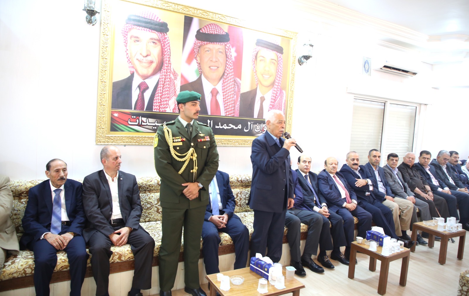 مندوبا عن الملك وولي العهد.. العيسوي يعزي عبيدات والذيب ومشعل والبدري