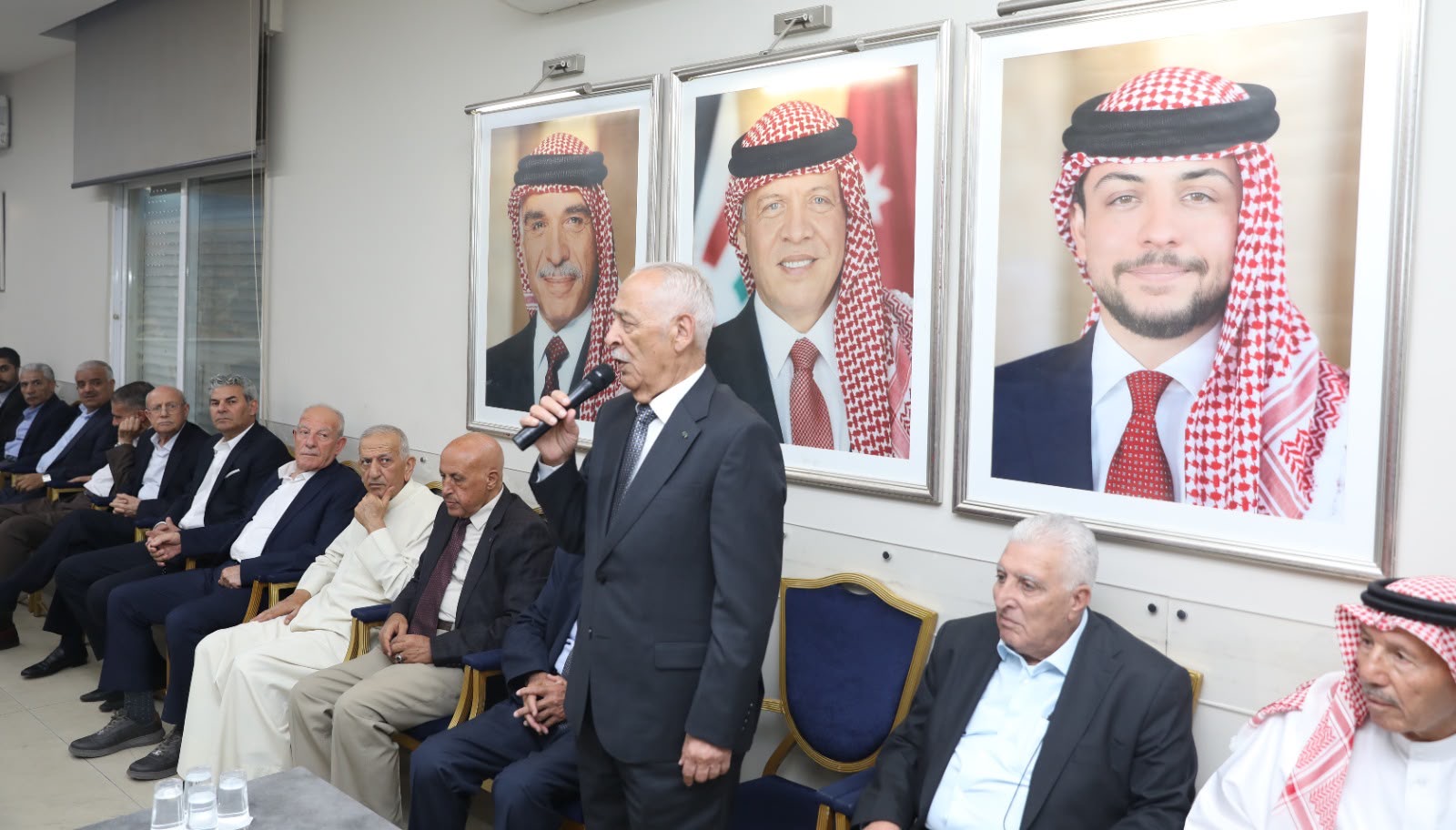 مندوبا عن الملك وولي العهد.. العيسوي يعزي عشائر حتر والهويدي والطراونة