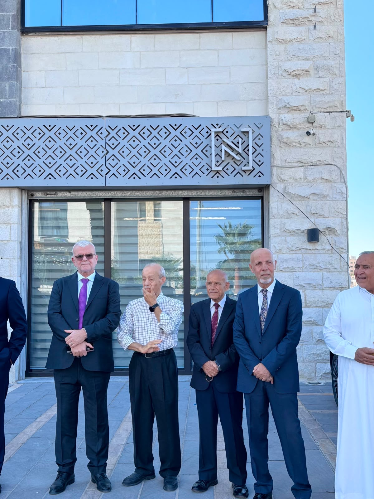 ال أبوحسين واشرق لبن نسايب