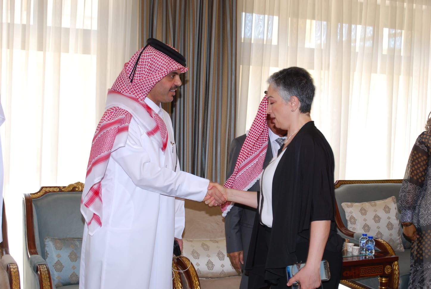 سفارة قطر في الأردن تستقبل المعزين بوفاة الأمير الوالد الشيخ حمد بن خليفة آل ثاني