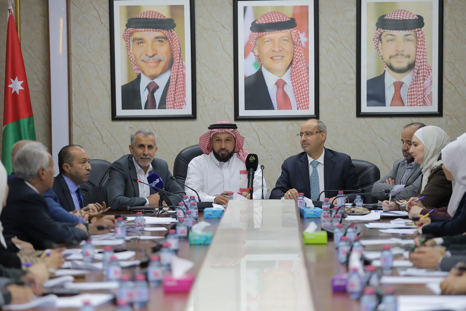 صورة حول : "التعليم النيابية" تستمع لمقترحات عمداء الكليات الجامعية بشأن مشروع قانون الجامعات الأردنية "التعليم النيابية" تستمع لمقترحات عمداء الكليات الجامعية بشأن مشروع قانون الجامعات الأردنية