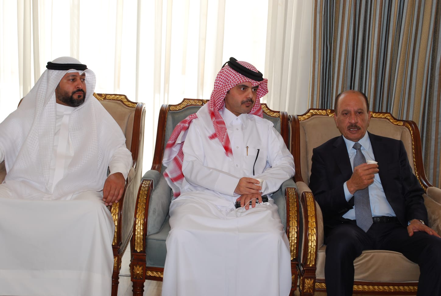 سفارة قطر في الأردن تستقبل المعزين بوفاة الأمير الوالد الشيخ حمد بن خليفة آل ثاني