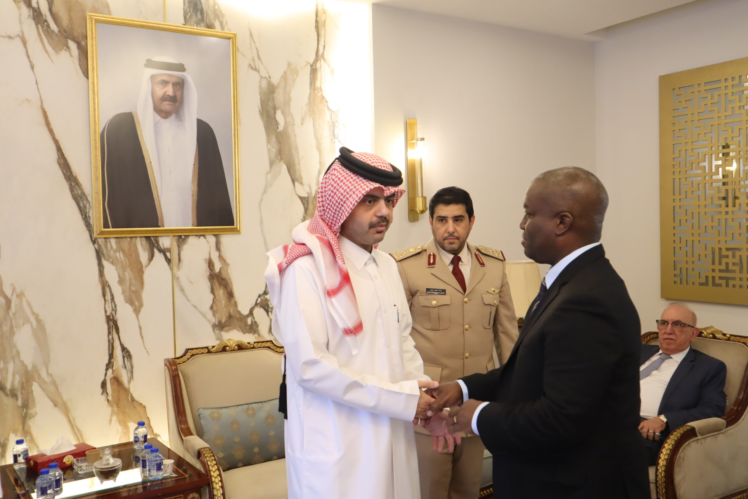 سفارة قطر في الأردن تستقبل المعزين بوفاة الأمير الوالد الشيخ حمد بن خليفة آل ثاني