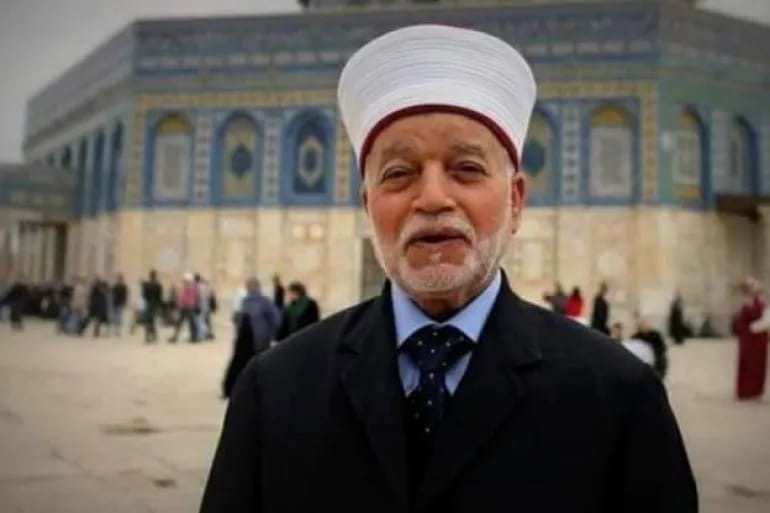 صورة حول : الاحتلال الإسرائيلي يعتقل خطيب المسجد الأقصى الشيخ محمد حسين بعد صلاة الجمعة الاحتلال الإسرائيلي يعتقل خطيب المسجد الأقصى الشيخ محمد حسين بعد صلاة الجمعة
