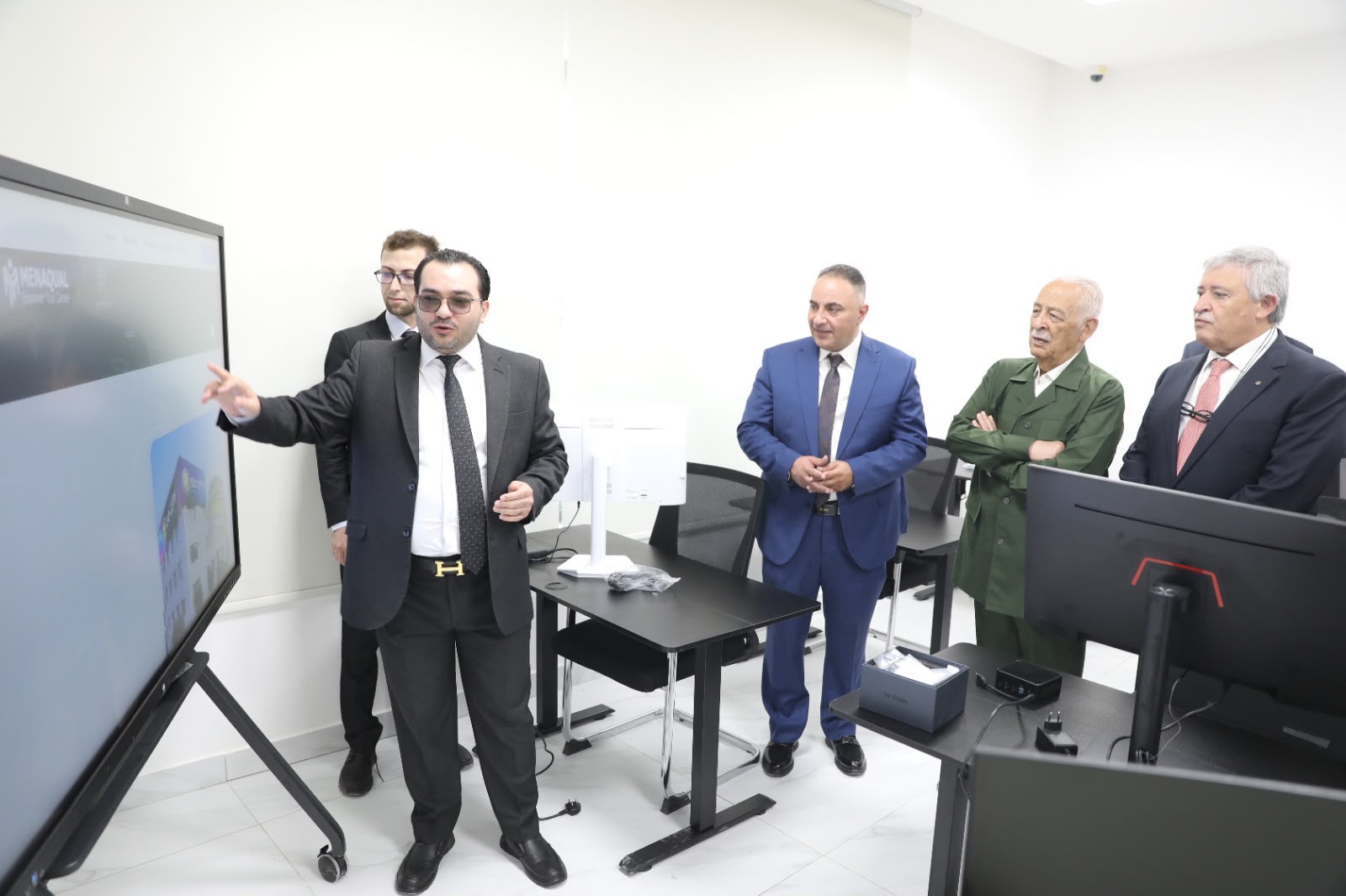 العيسوي يتفقد مشاريع المبادرات الملكية في البلقاء وإربد ونسب إنجاز متقدمة