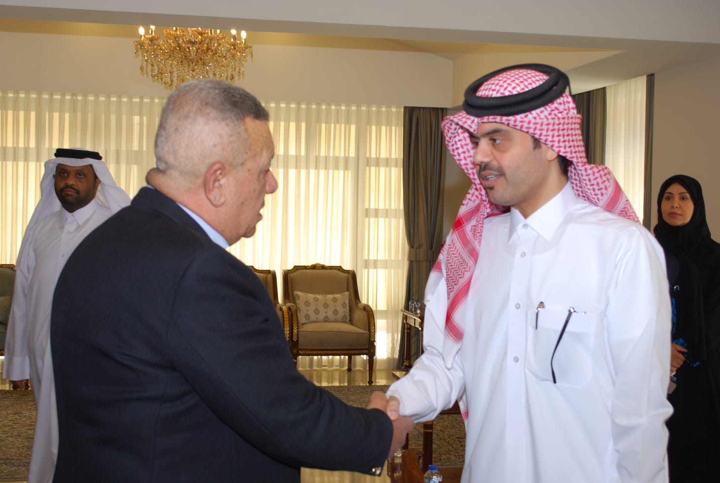 سفارة قطر في الأردن تستقبل المعزين بوفاة الأمير الوالد الشيخ حمد بن خليفة آل ثاني