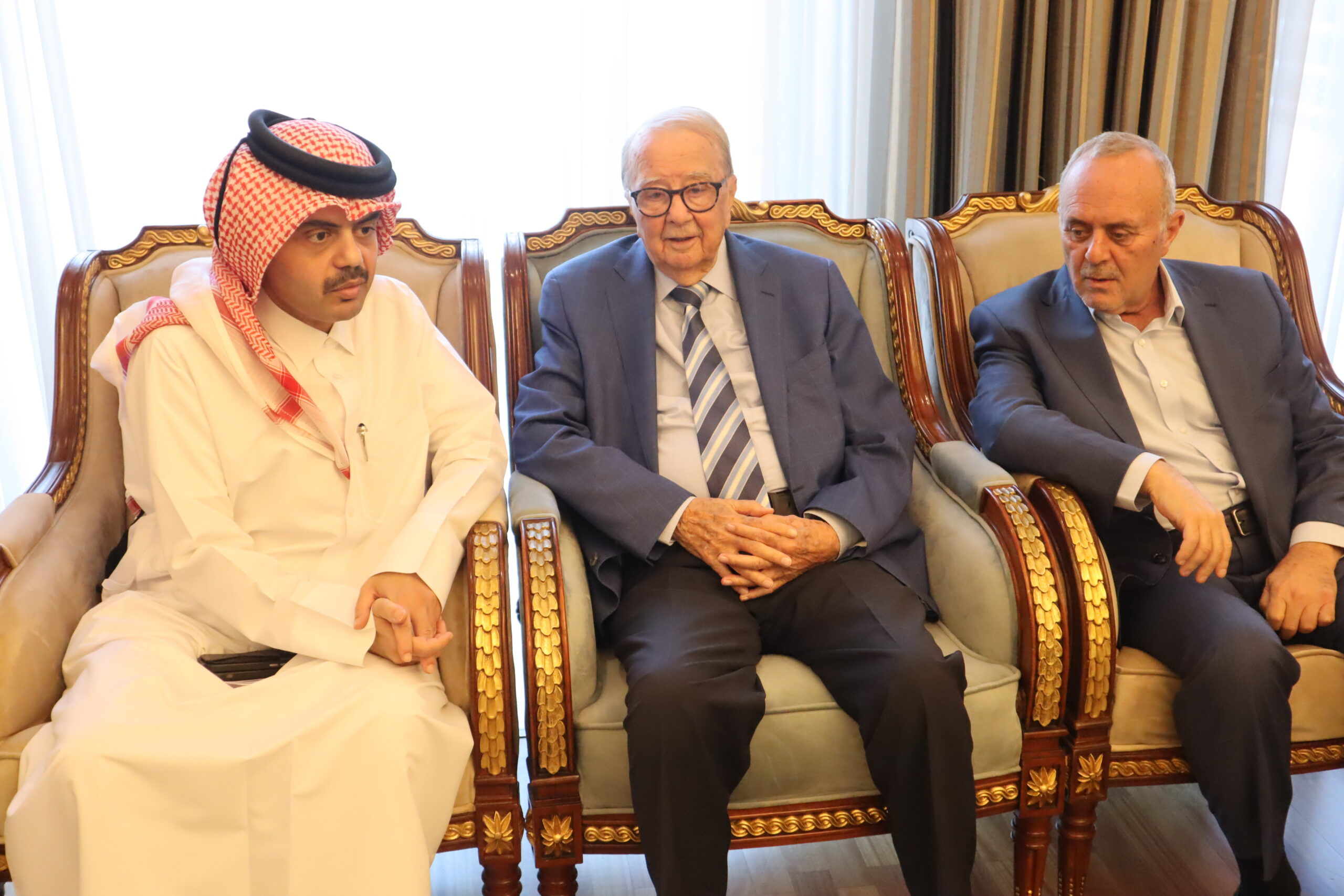 سفارة قطر في الأردن تستقبل المعزين بوفاة الأمير الوالد الشيخ حمد بن خليفة آل ثاني