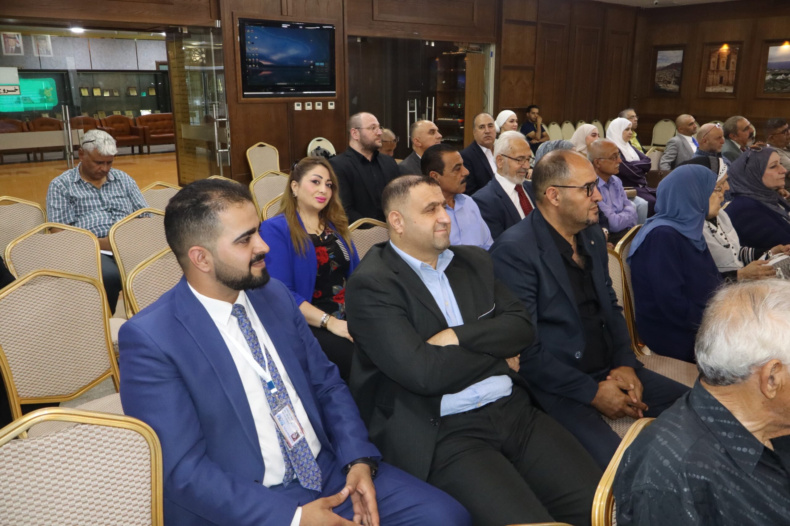 "اتحاد الكتاب" يكرّم عددا من الصحافيين والعاملين بالإعلام