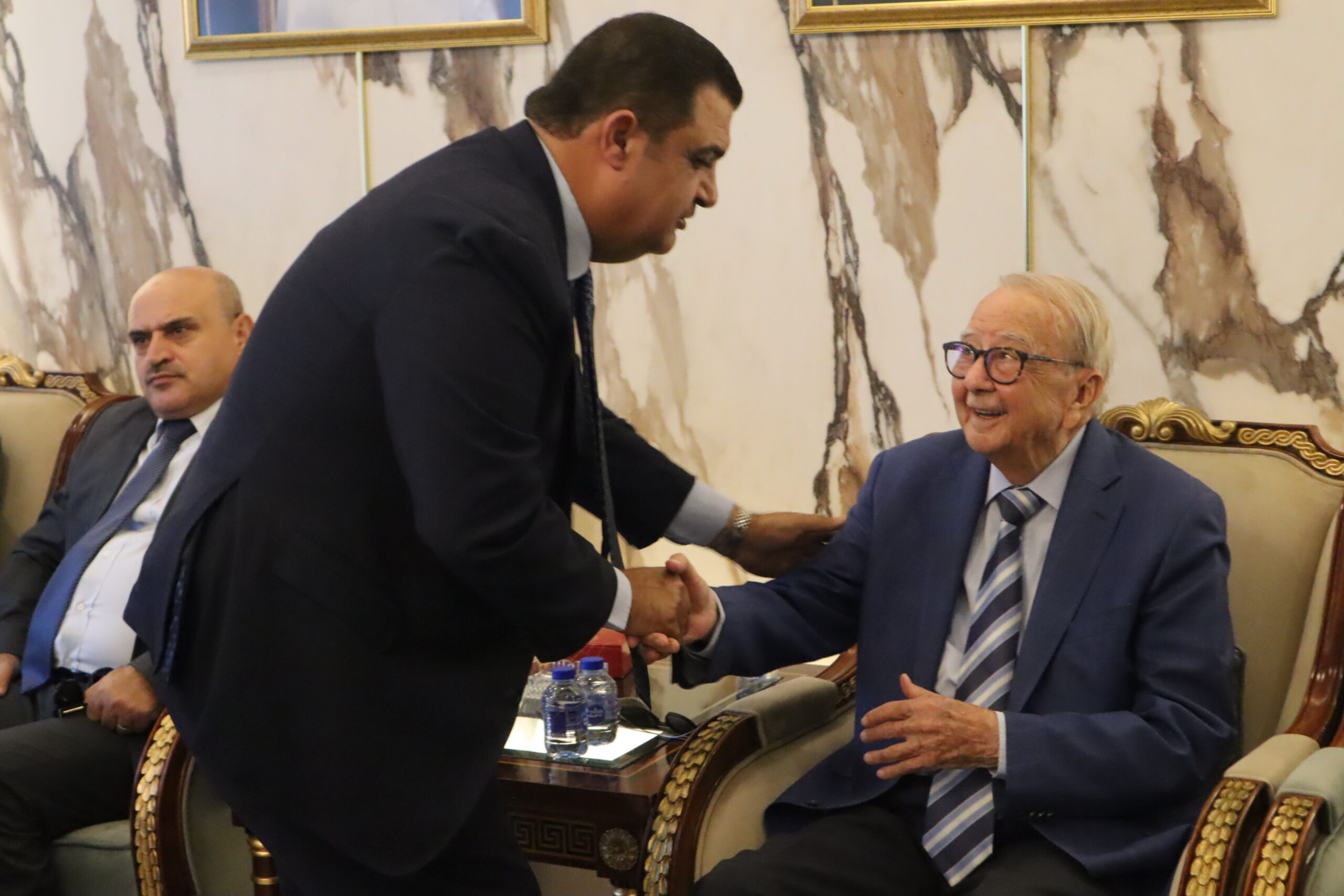 سفارة قطر في الأردن تستقبل المعزين بوفاة الأمير الوالد الشيخ حمد بن خليفة آل ثاني