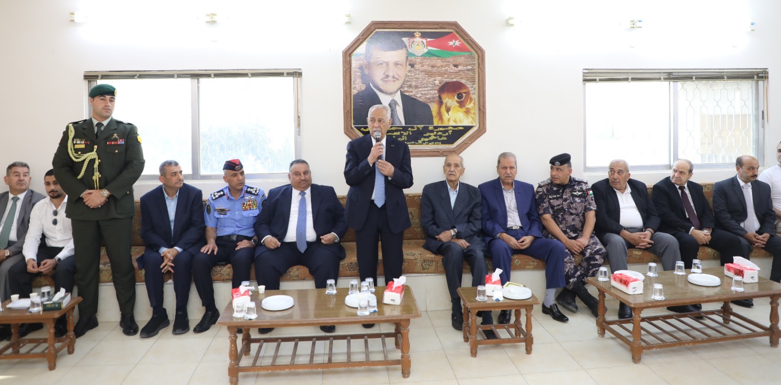 صورة حول : مندوبا عن الملك وولي العهد.. العيسوي يعزي عشيرة الحموري مندوبا عن الملك وولي العهد.. العيسوي يعزي عشيرة الحموري