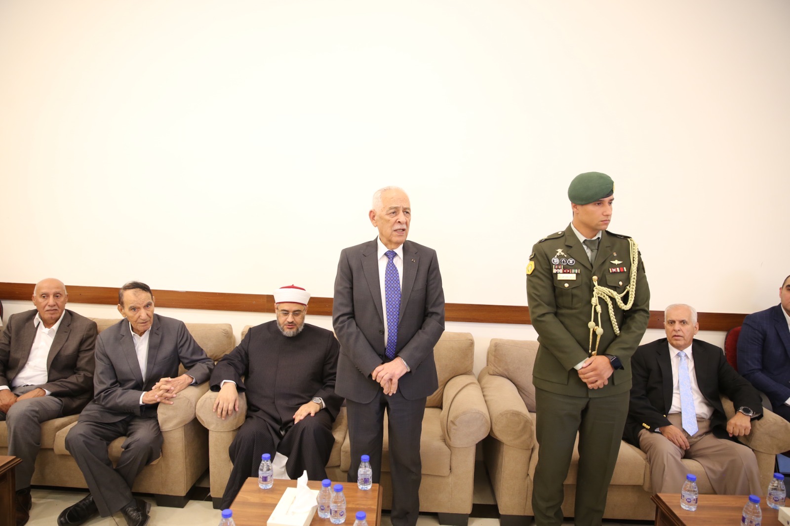 مندوبا عن الملك وولي العهد.. العيسوي يعزي عشيرة الهباهبة