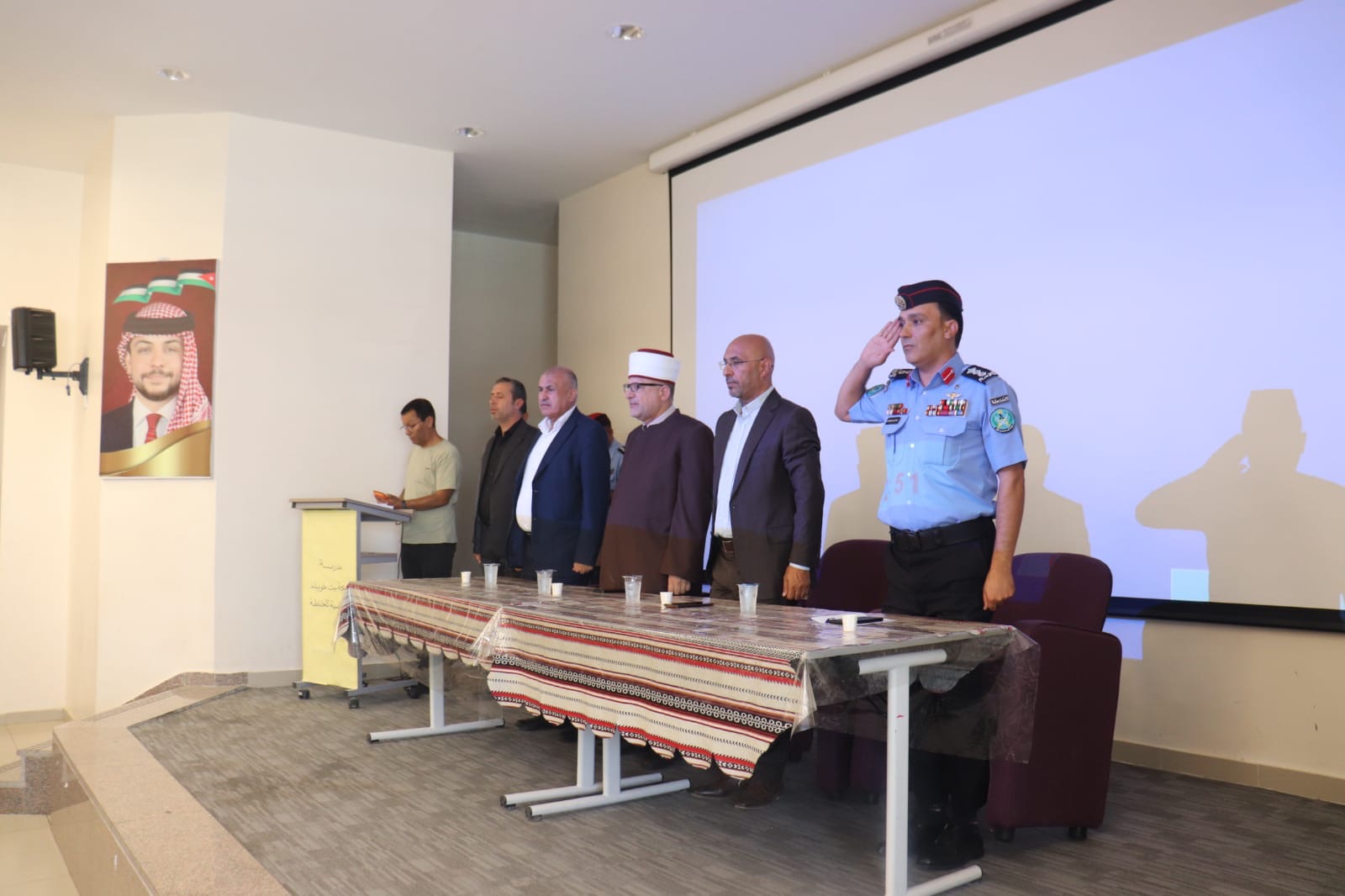 ندوة في الشونة الجنوبية للتوعية بمخاطر إطلاق العيارات النارية احتفالاً بنتائج التوجيهي