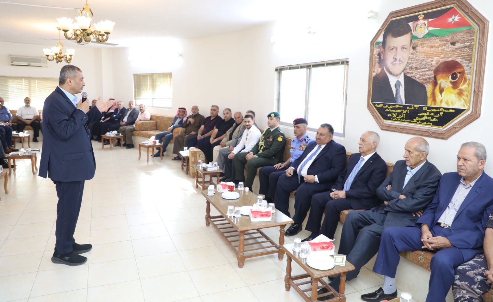 مندوبا عن الملك وولي العهد.. العيسوي يعزي عشيرة الحموري
