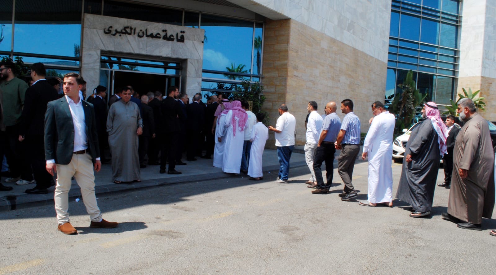 يقيم الحاج ابو رخية حفل غداء بمناسبة فرح نجله محمد نبيل ابو رخية