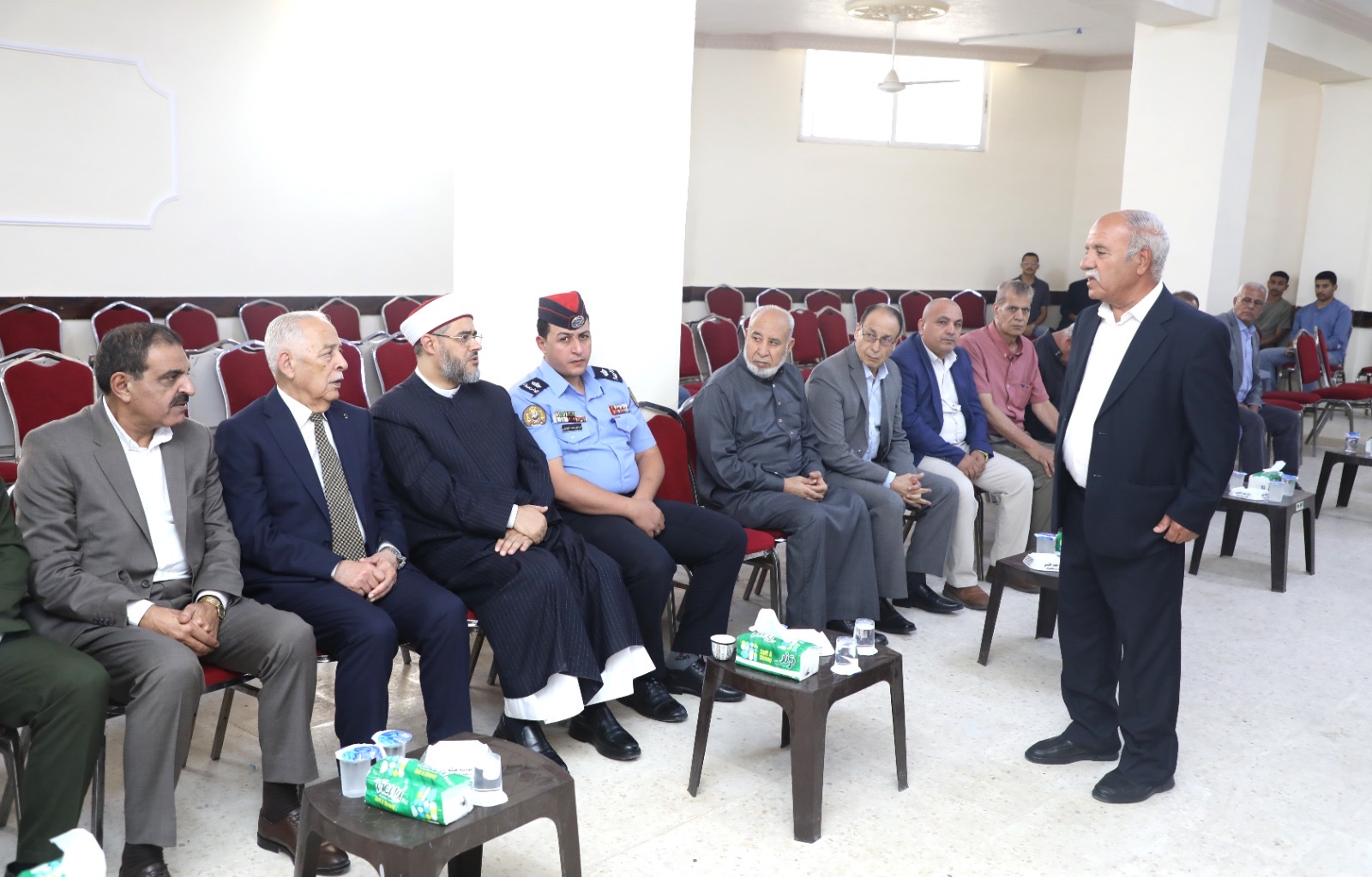 مندوبا عن الملك وولي العهد... العيسوي يعزي عشائر العطيان والزبون والزيود والشوبكي والحموري