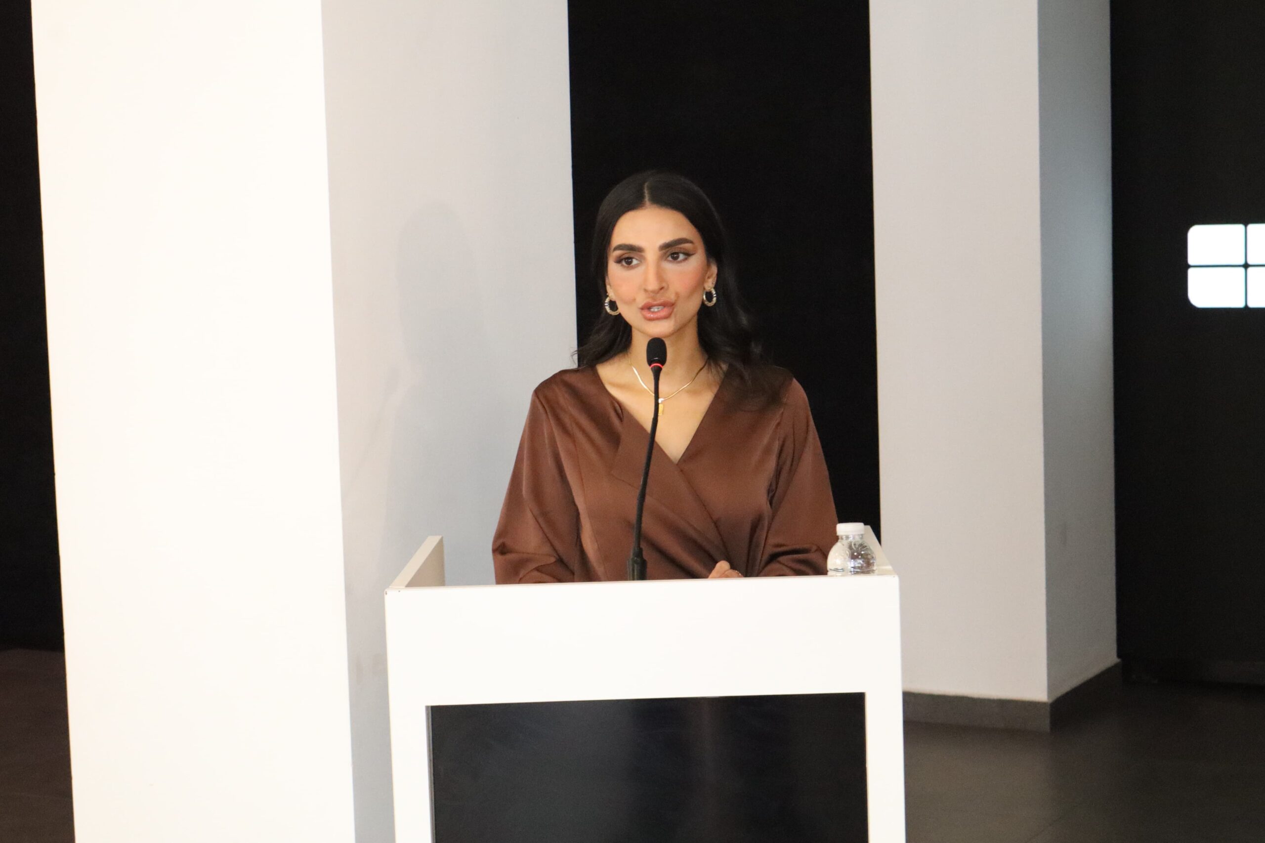 جيلي تعزز حضورها في الأردن بإطلاق EX5 EM-i الهجينة