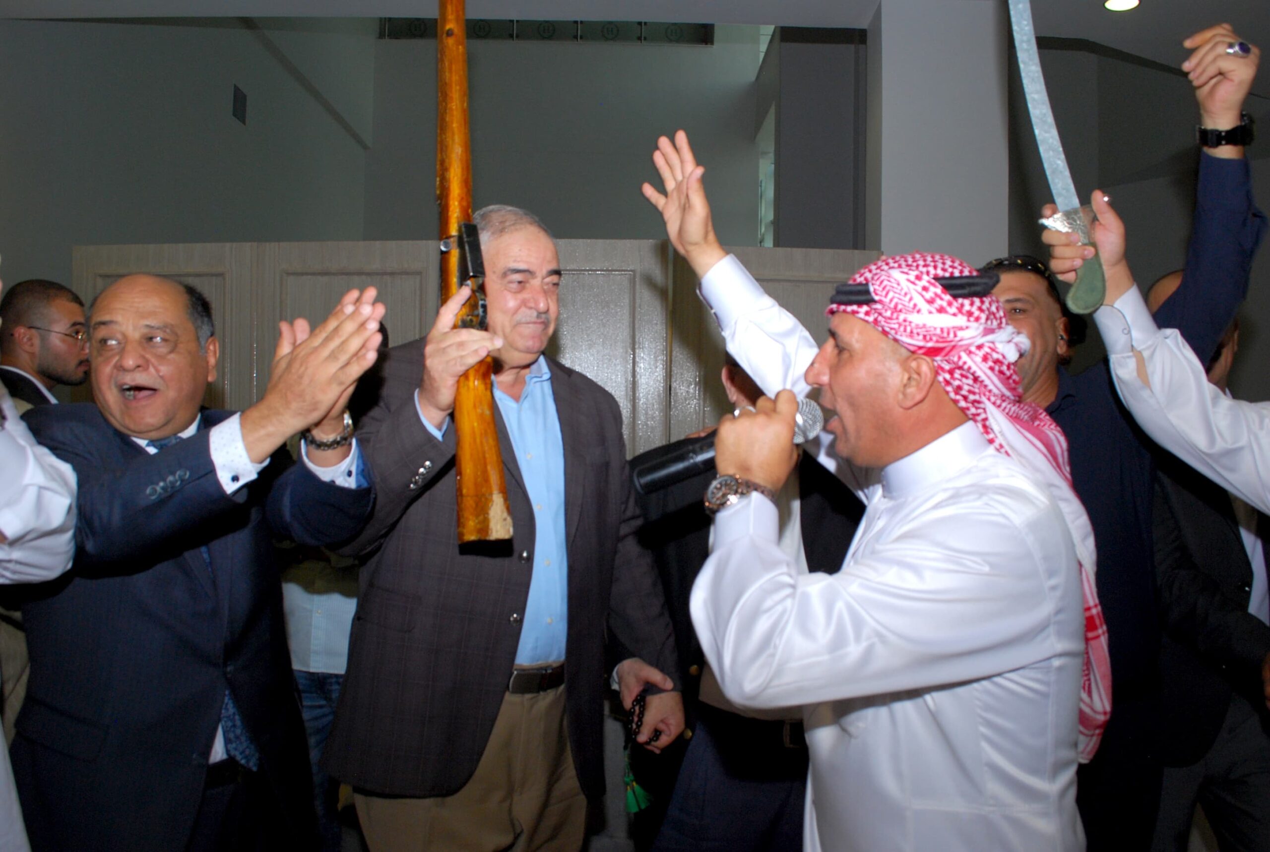 يقيم الحاج ابو رخية حفل غداء بمناسبة فرح نجله محمد نبيل ابو رخية