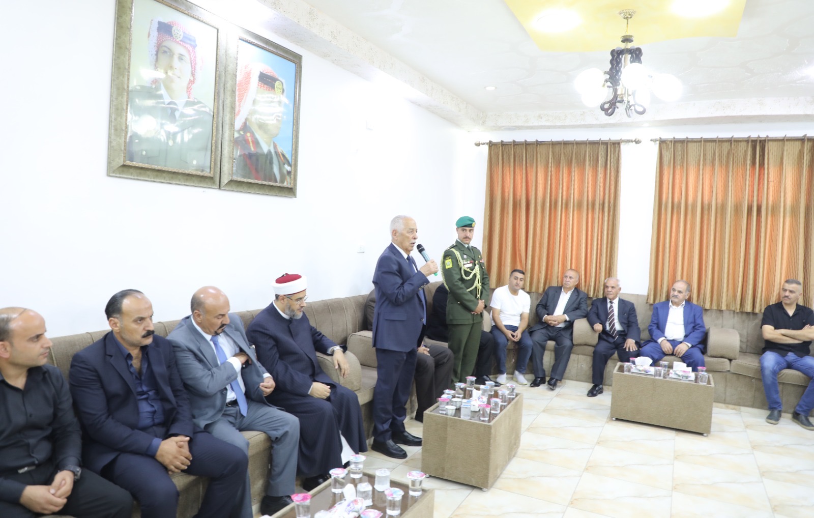 مندوبا عن الملك وولي العهد.. العيسوي يعزي عشيرة العياصرة