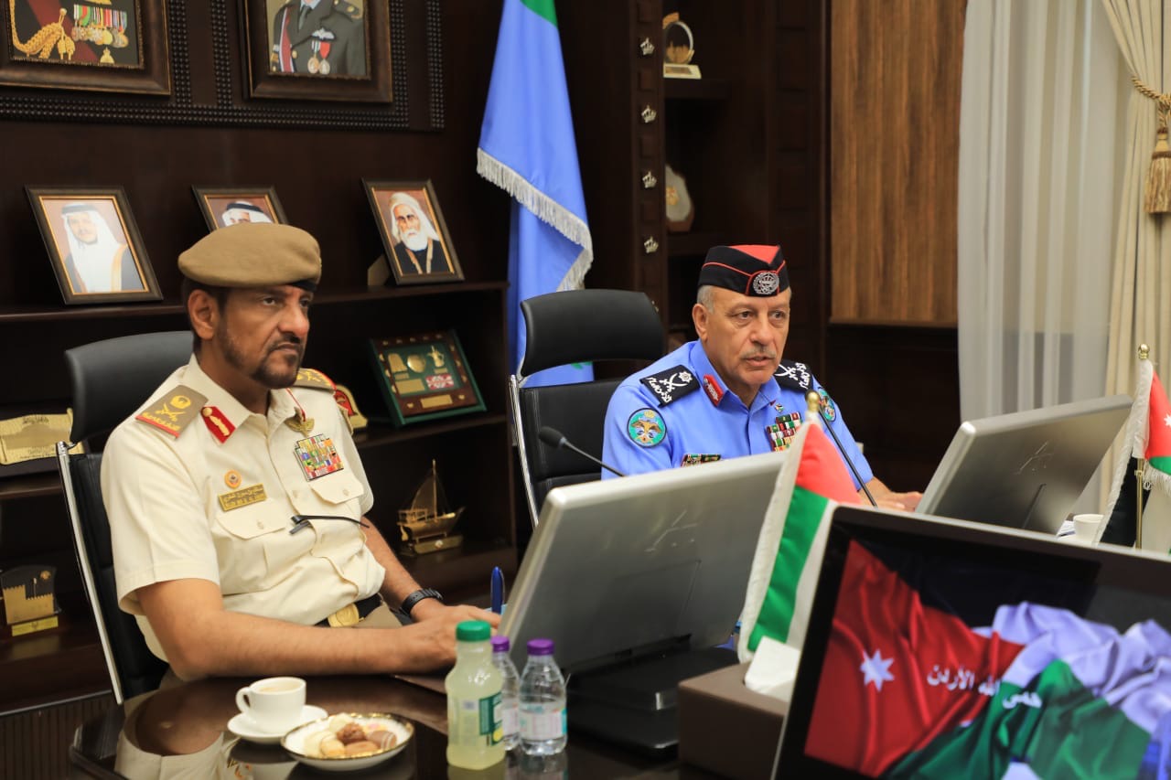 مدير الأمن العام يلتقي قائد الحرس الوطني الإماراتي، ويؤكد أهمية توسيع التعاون الأمني وتبادل الخبرات بين البلدين