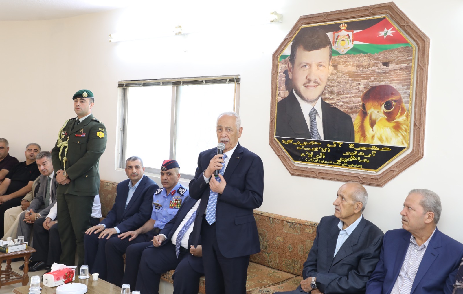 مندوبا عن الملك وولي العهد.. العيسوي يعزي عشيرة الحموري