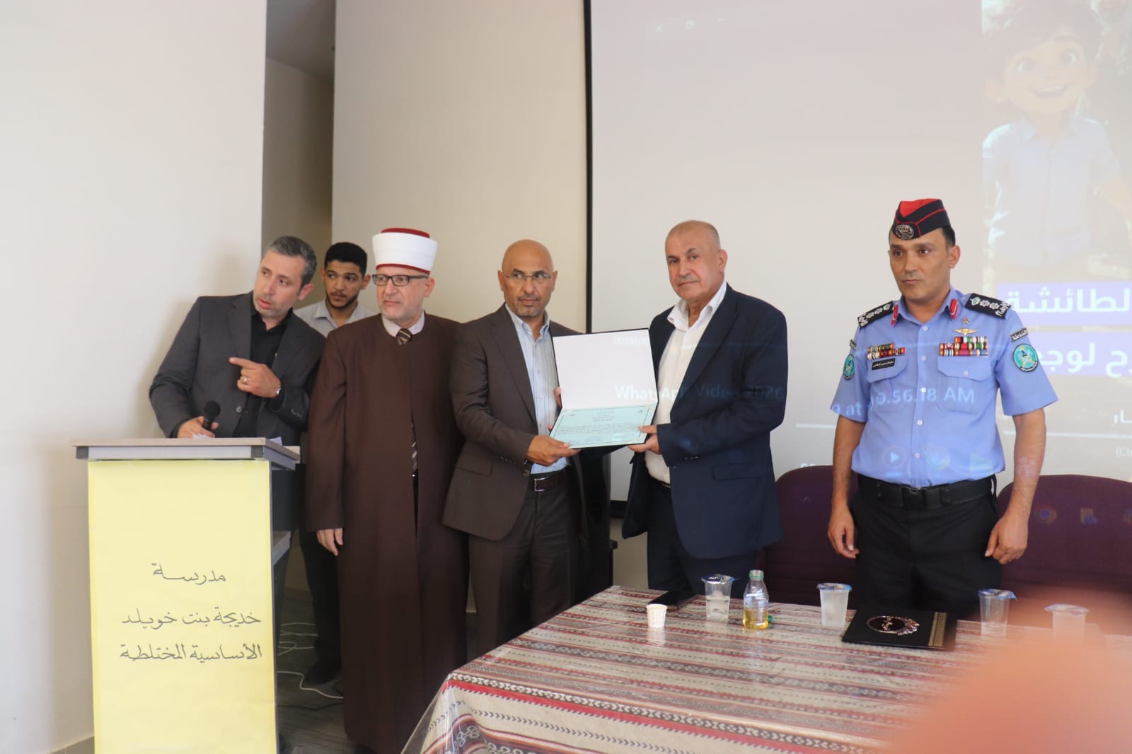 ندوة في الشونة الجنوبية للتوعية بمخاطر إطلاق العيارات النارية احتفالاً بنتائج التوجيهي