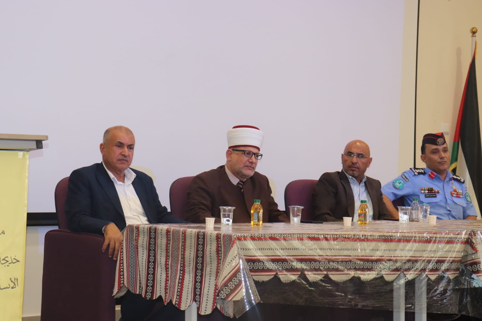 ندوة في الشونة الجنوبية للتوعية بمخاطر إطلاق العيارات النارية احتفالاً بنتائج التوجيهي