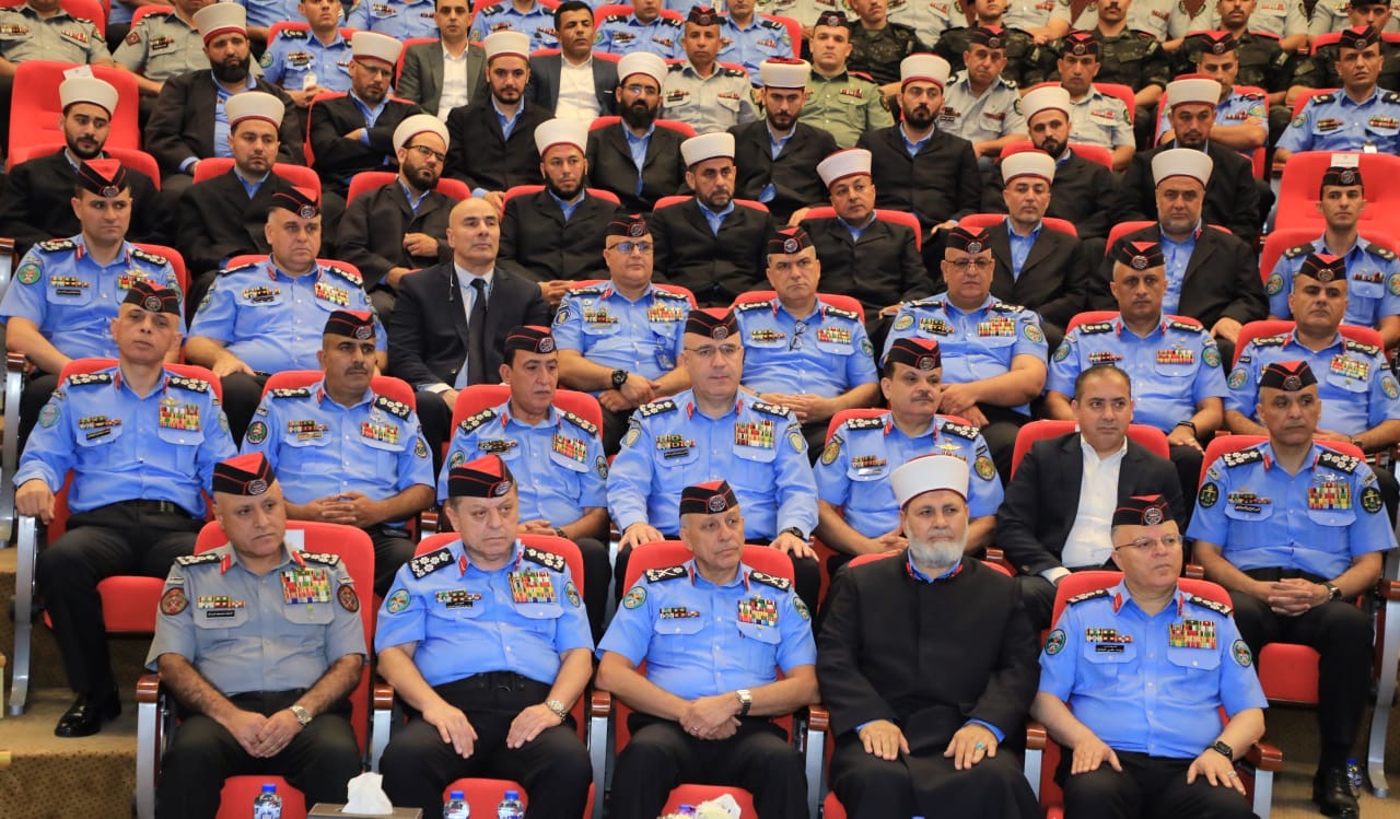 صورة حول : مدير الأمن العام يرعى احتفال المديرية بذكرى المولد النبوي الشريف، ويؤكد أهمية استلهام القيم النبوية في خدمة الوطن والمواطن مدير الأمن العام يرعى احتفال المديرية بذكرى المولد النبوي الشريف، ويؤكد أهمية استلهام القيم النبوية في خدمة الوطن والمواطن