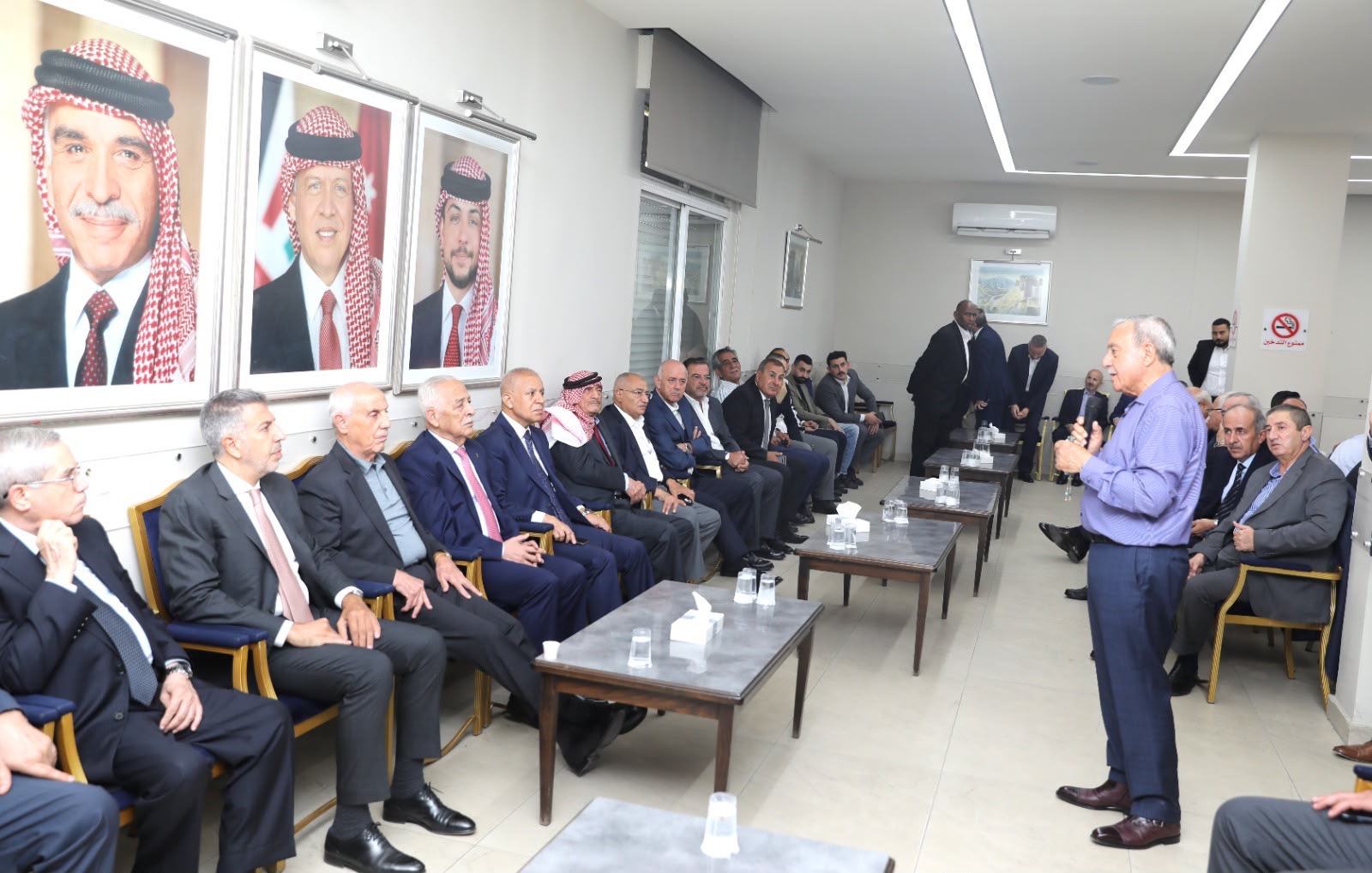 مندوبا عن الملك وولي العهد… العيسوي يعزي عشيرني الزريقات والسماوي
