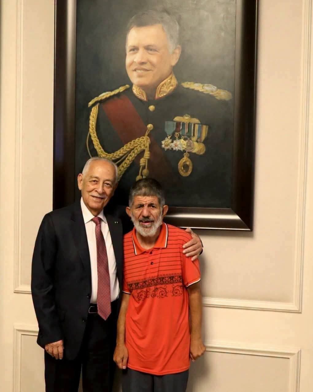 صورة حول : الديوان الملكي يستقبل العقيلات بعد واقعة رفض فواز الزعبي مصافحة رئيس الديوان الملكي الديوان الملكي يستقبل العقيلات بعد واقعة رفض فواز الزعبي مصافحة رئيس الديوان الملكي