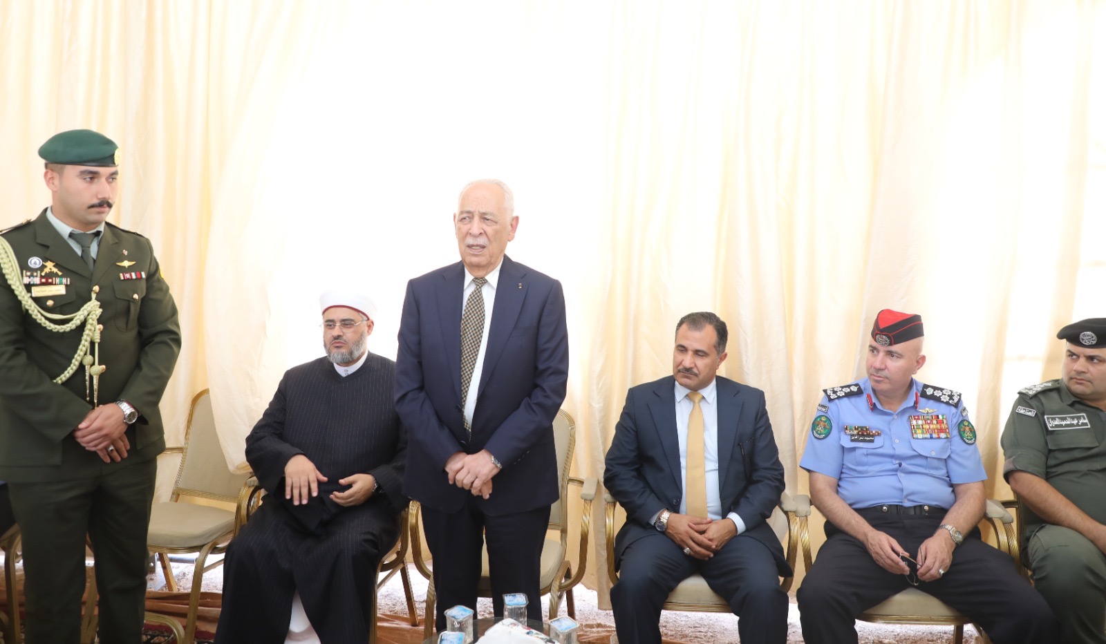 مندوبا عن الملك وولي العهد... العيسوي يعزي عشائر العطيان والزبون والزيود والشوبكي والحموري