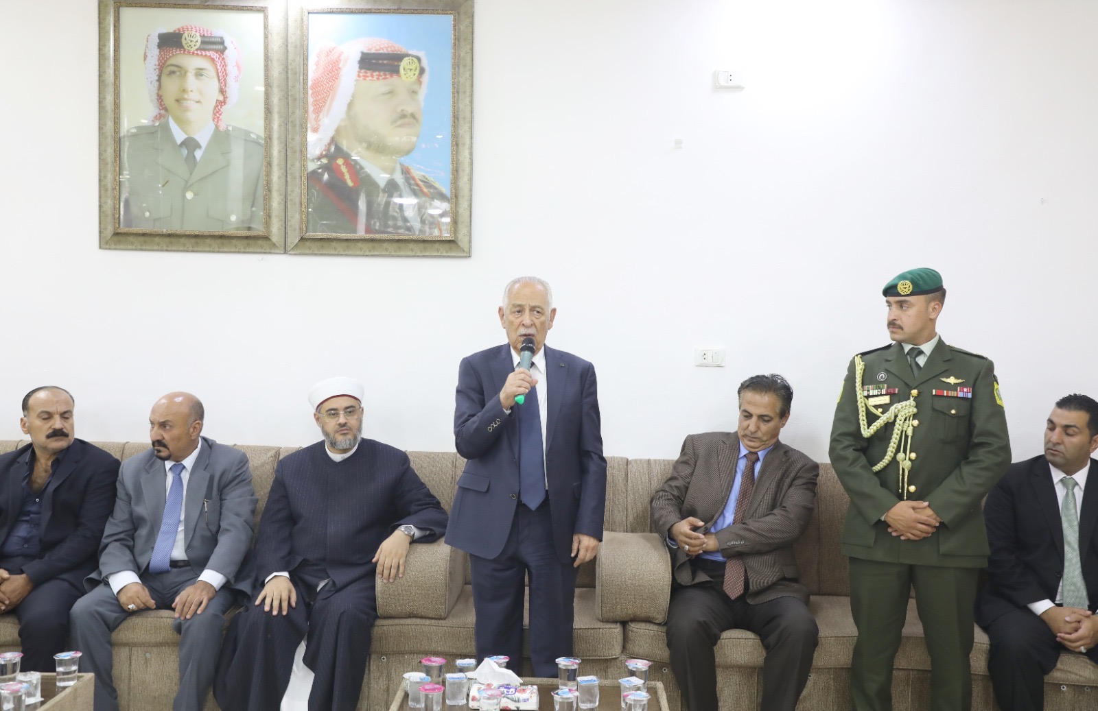 صورة حول : مندوبا عن الملك وولي العهد.. العيسوي يعزي عشيرة العياصرة مندوبا عن الملك وولي العهد.. العيسوي يعزي عشيرة العياصرة