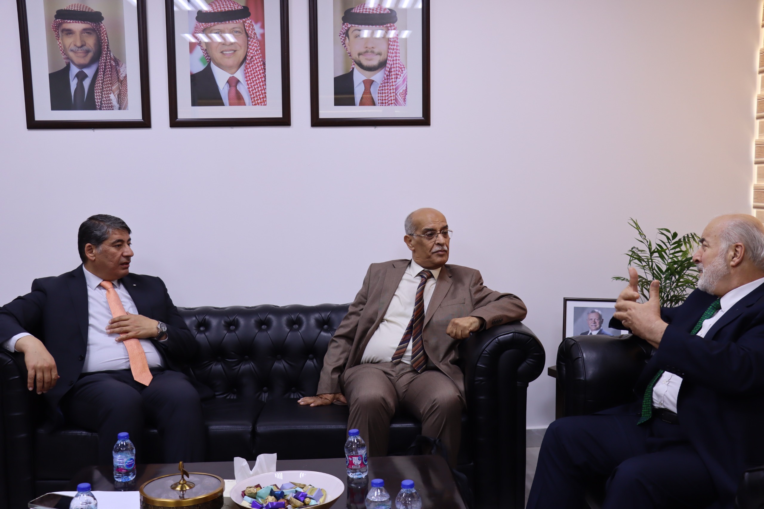 صورة حول : شتيوي يؤكد أهمية تعزيز التعاون مع منظمة العمل الدولية لتطوير سياسات سوق العمل والارتقاء بمنظومة السلامة والصحة المهنية شتيوي يؤكد أهمية تعزيز التعاون مع منظمة العمل الدولية لتطوير سياسات سوق العمل والارتقاء بمنظومة السلامة والصحة المهنية