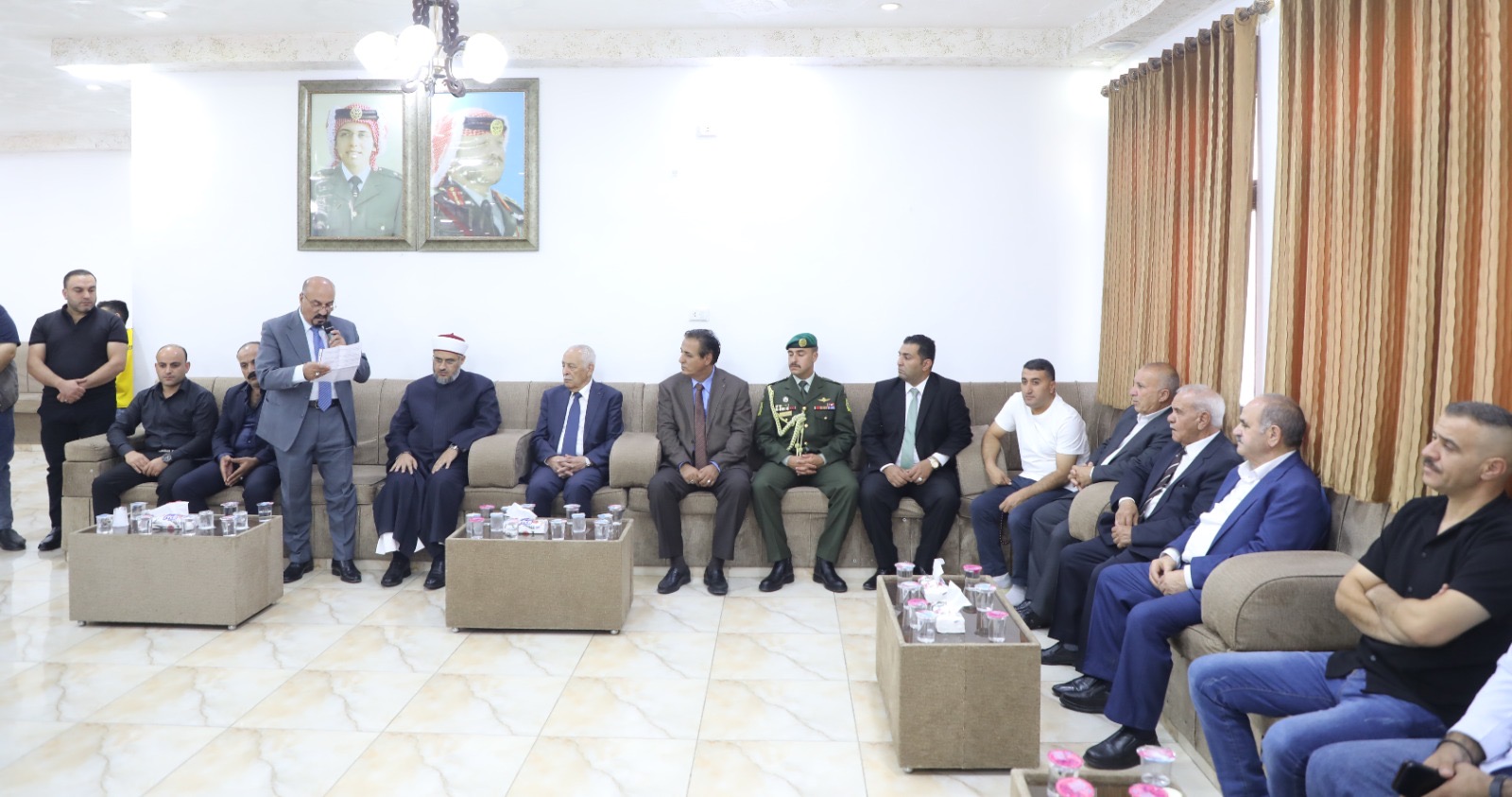 مندوبا عن الملك وولي العهد.. العيسوي يعزي عشيرة العياصرة