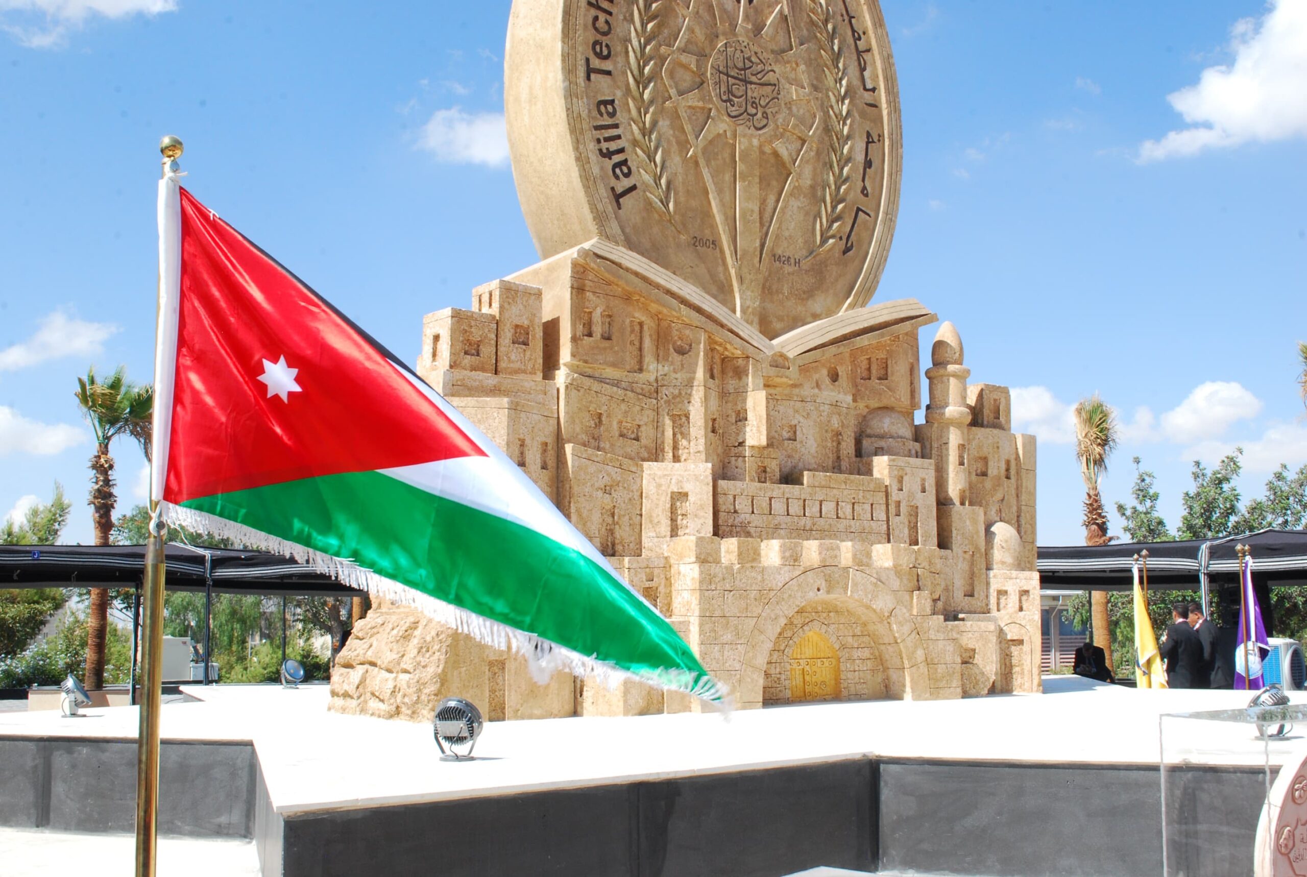 رئيس الديوان الملكي يفتتح "واحة الأردن" في جامعة الطفيلة التقنية