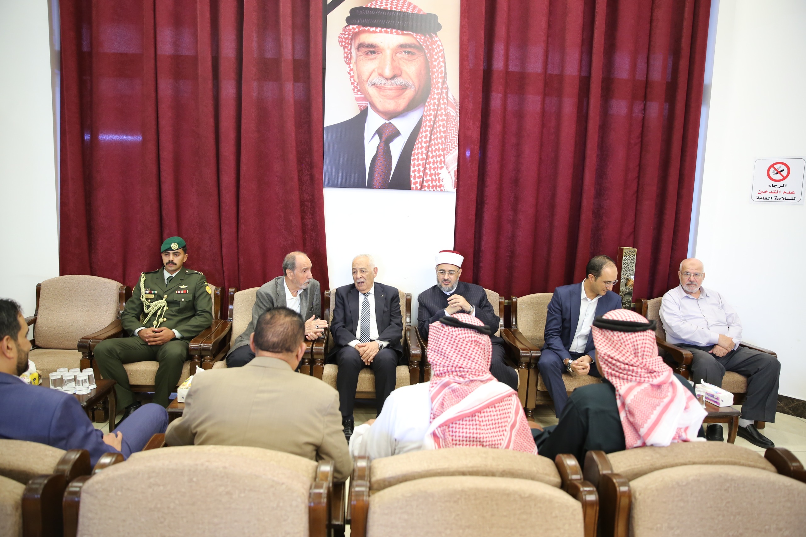مندوبا عن الملك وولي العهد.. العيسوي يعزي أبو كركي وعريقات