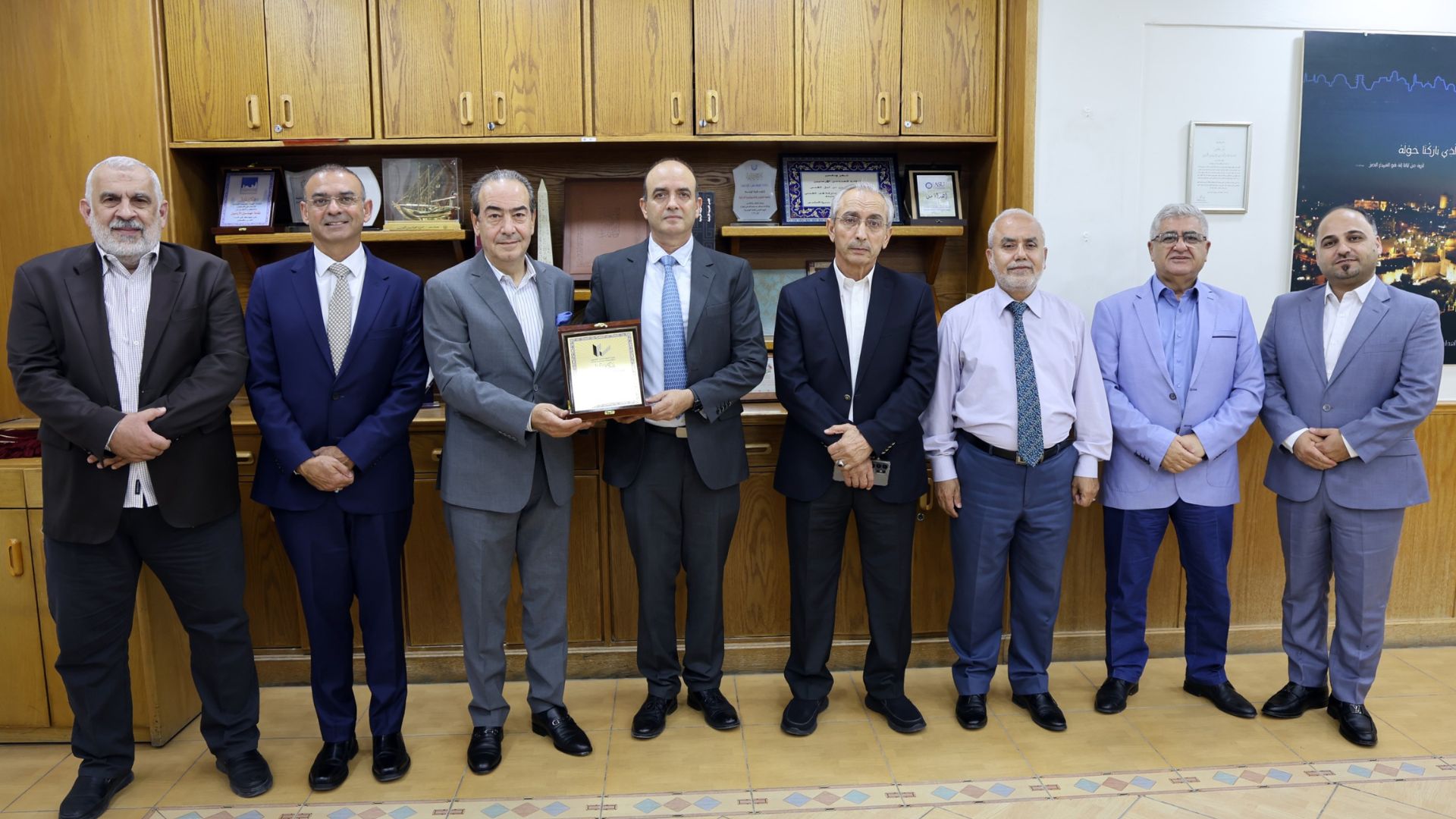 المهندسين تكرم الخبير الأردني في ناسا عمر حتاملة