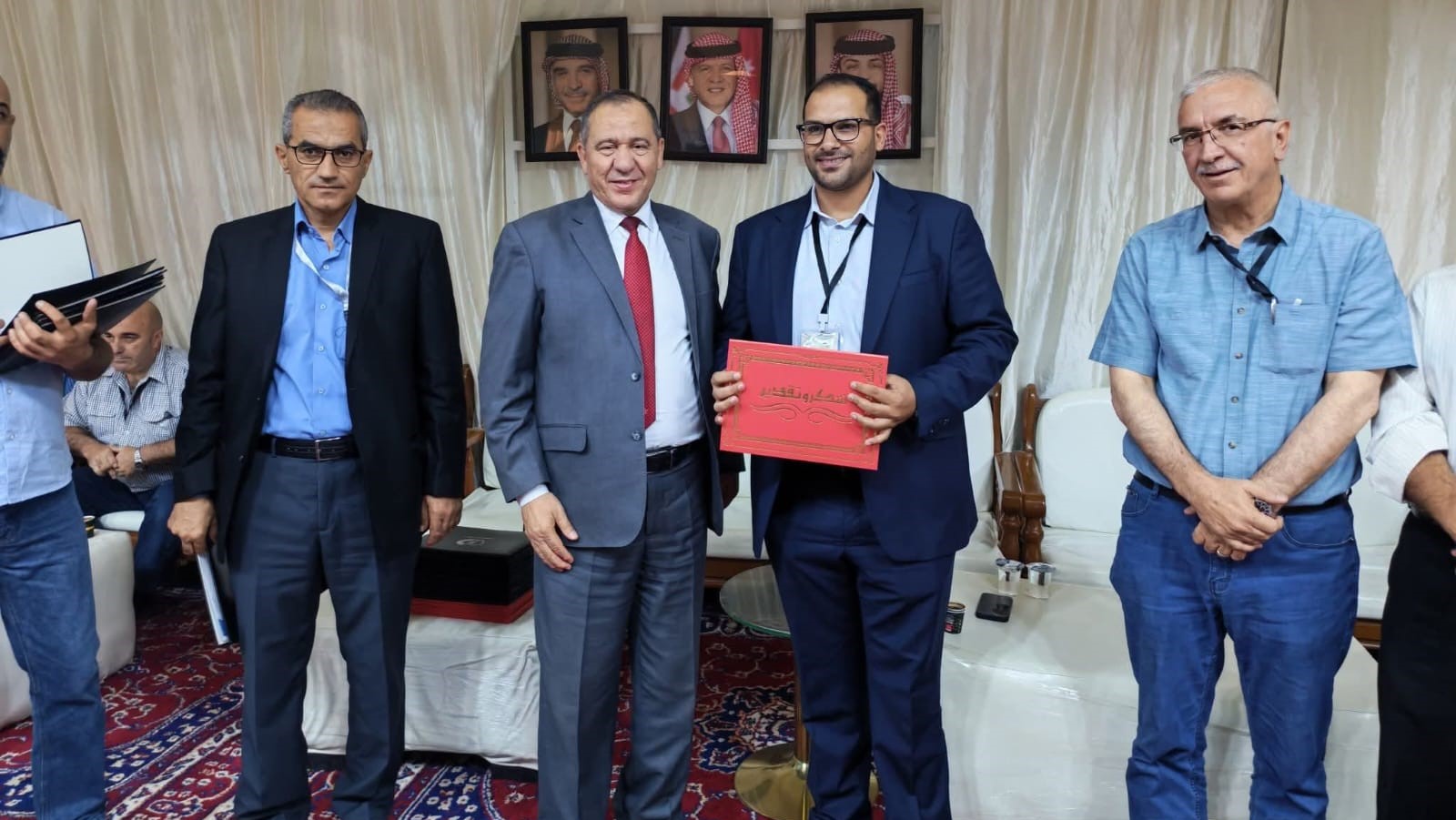صورة حول : بلدية جرش تكرم منسقي اللجان وضباط الارتباط بالمهرجان بلدية جرش تكرم منسقي اللجان وضباط الارتباط بالمهرجان