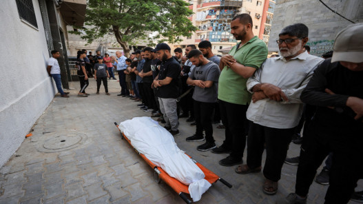 صورة حول : استشهاد فلسطيني يرفع حصيلة ضحايا العدوان بغزة استشهاد فلسطيني يرفع حصيلة ضحايا العدوان بغزة