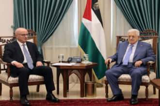 عباس يؤكد إجراء الانتخابات الفلسطينية بموعدها المحدد