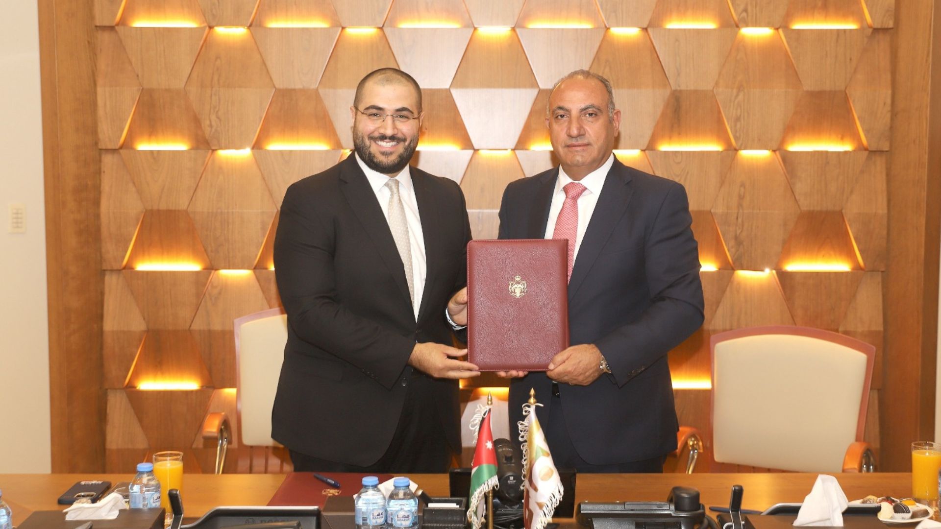 صورة حول : أمانة عمّان وجمعية الفيصل والفارس تطلقان برنامج “النور” لدعم أبناء عمال الوطن أمانة عمّان وجمعية الفيصل والفارس تطلقان برنامج “النور” لدعم أبناء عمال الوطن