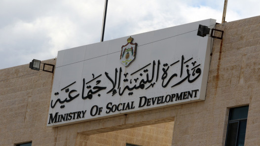 التنمية الاجتماعية: التحاق 9 أطفال بأسر بديلة وضبط 228 متسولا خلال تموز